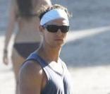 Matthew McConaughey, Camila Alves et leur petit Levi profitent du soleil en famille sur la plage de Malibu le 7 septembre 2009