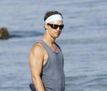 Matthew McConaughey, Camila Alves et leur petit Levi profitent du soleil en famille sur la plage de Malibu le 7 septembre 2009