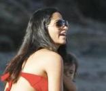 Matthew McConaughey, Camila Alves et leur petit Levi profitent du soleil en famille sur la plage de Malibu le 7 septembre 2009