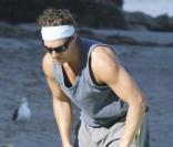 Matthew McConaughey, Camila Alves et leur petit Levi profitent du soleil en famille sur la plage de Malibu le 7 septembre 2009