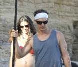Matthew McConaughey, Camila Alves et leur petit Levi profitent du soleil en famille sur la plage de Malibu le 7 septembre 2009