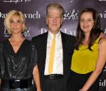Clotilde Courau, David Lynch et sa femme Emily, à l'occasion de l'inauguration de son exposition d'art aux Galeries Lafayette, sur le boulevard Haussmann, à Paris, le 8 septembre 2009 !
