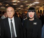 Chantal Thomass et son mari, à l'occasion de l'inauguration de son exposition d'art aux Galeries Lafayette, sur le boulevard Haussmann, à Paris, le 8 septembre 2009 !