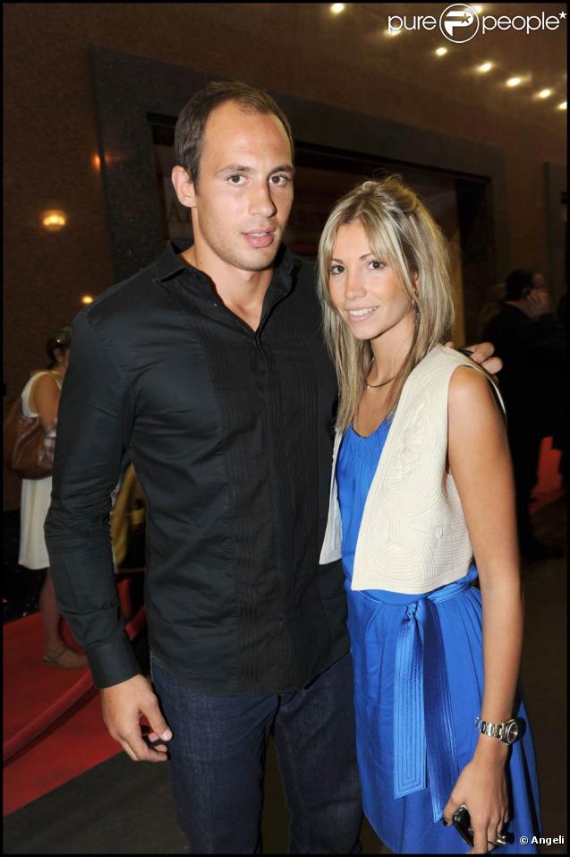 Sergio Parisse et Alexandra Rosenfeld, à l'occasion de l'inauguration de son exposition d'art aux Galeries Lafayette, sur le boulevard Haussmann, à Paris, le 8 septembre 2009 !