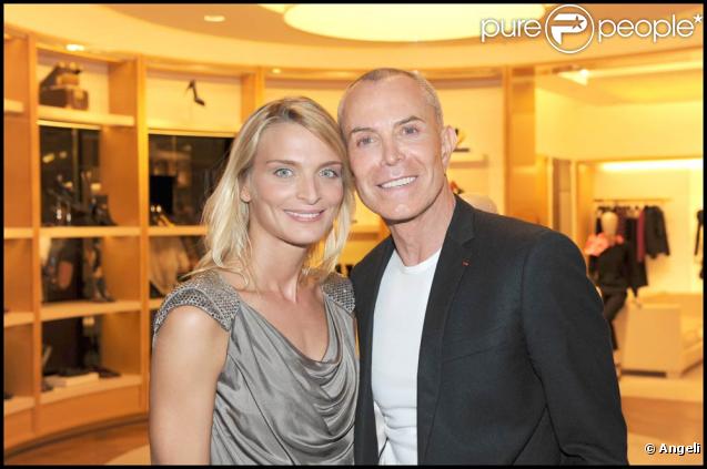 Sarah Marshall et Jean-Claude Jitrois, à l'occasion de l'inauguration de son exposition d'art aux Galeries Lafayette, sur le boulevard Haussmann, à Paris, le 8 septembre 2009 !