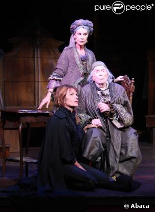 Robert Hirsch avec Clémentine Célarié et Claire Nadeau lors de la générale de La Servante Amoureuse, le 8 septembre 2009 au Théâtre Hébertot