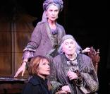 Robert Hirsch avec Clémentine Célarié et Claire Nadeau lors de la générale de La Servante Amoureuse, le 8 septembre 2009 au Théâtre Hébertot