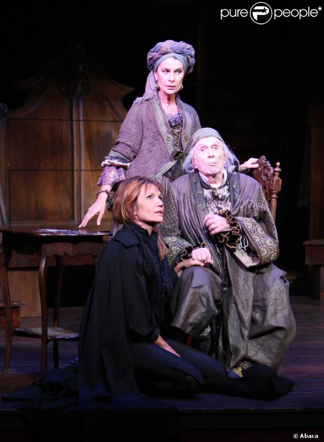 Robert Hirsch avec Clémentine Célarié et Claire Nadeau lors de la générale de La Servante Amoureuse, le 8 septembre 2009 au Théâtre Hébertot