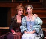 Clémentine Célarié avec Emilie Chesnais lors de la générale de La Servante Amoureuse, le 8 septembre 2009 au Théâtre Hébertot