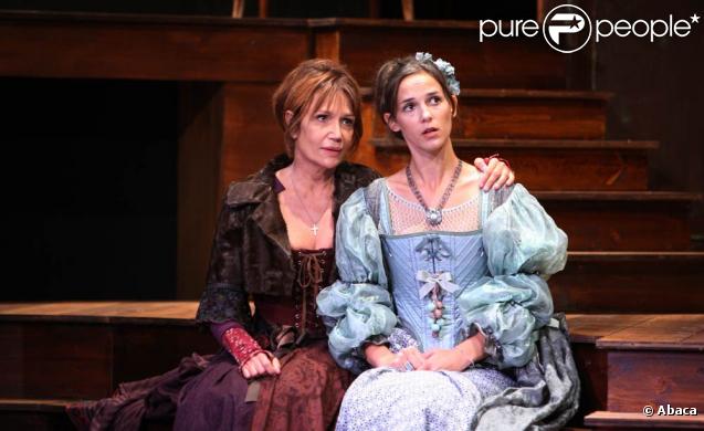 Clémentine Célarié avec Emilie Chesnais lors de la générale de La Servante Amoureuse, le 8 septembre 2009 au Théâtre Hébertot