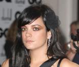 Lily Allen a volé la vedette aux autres personnalités sur le tapis rouge des  GQ Men of the Year Awards 2009 .