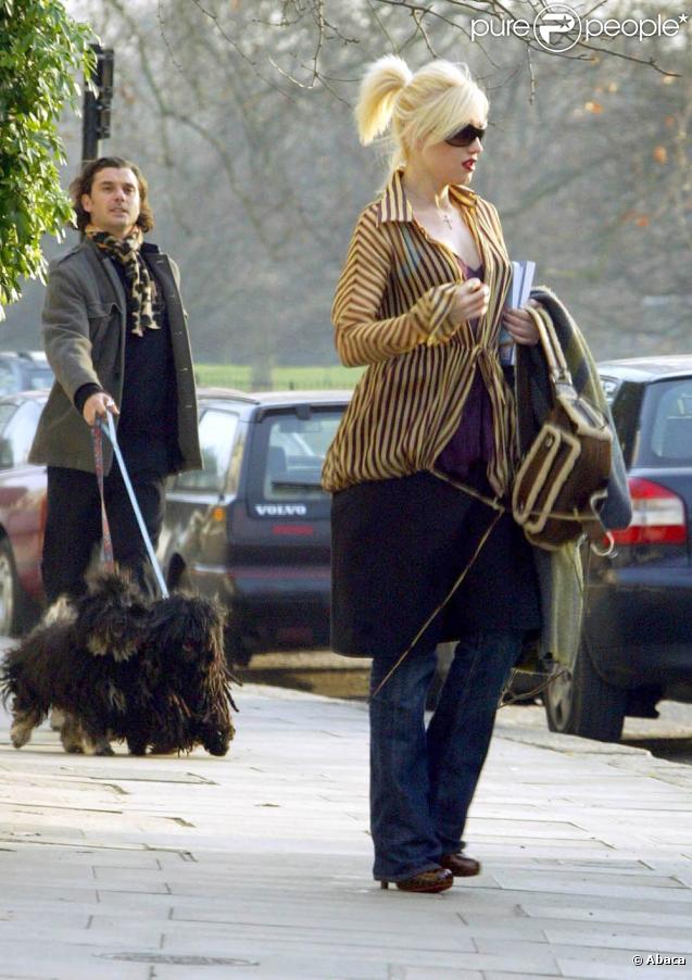 Lorsque Gwen Stefani était enceinte, Gavin Rossdale était aux petits soins. Alors forcément, tenir les chiens, c'est son boulot ! Gavin nous montre comment être galant en restant... rock'n'roll !  