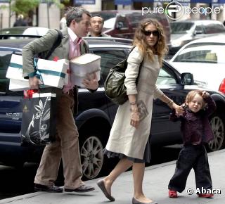 Sarah Jessica Parker est une véritable fashion addict. Alors lorsque notre Carrie Bradshaw fait ses courses, les sacs se comptent par centaines. Heureusement que Matthew Broderick est là ! Trop classe ! 
