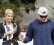 Paris Hilton a toujours eu beaucoup de mal à marcher avec des talons, heureusement, aujourd'hui elle peut compter sur son nouveau boyfriend Doug Reinhardt pour l'aider dans toute épreuve.