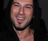 Le chanteur Tarkan lors du défilé Luca Luca, le 11 septembre 2009