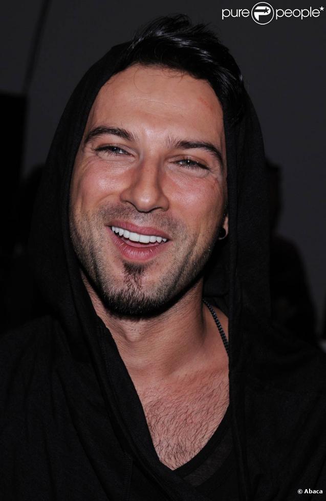 Le chanteur Tarkan lors du défilé Luca Luca, le 11 septembre 2009