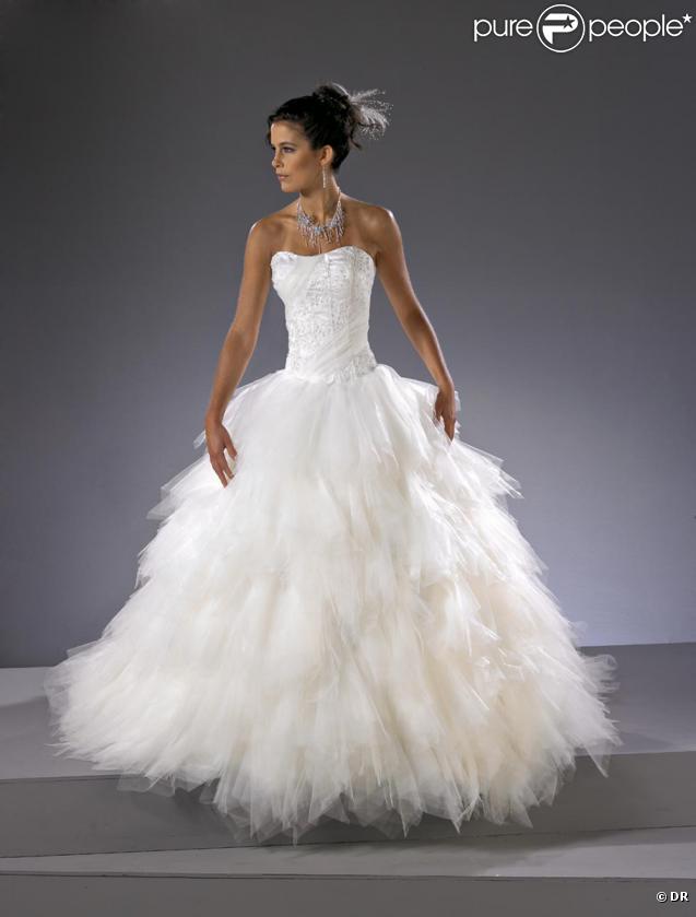 Clémence Castel pour Christine Couture, radieuse dans sa robe de mariée  