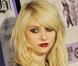 La craquante Taylor Momsen prend un malin plaisir à se pomponner... Serait-ce pour paraître plus vieille ?!
