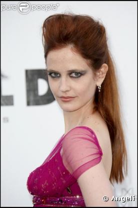 Eva Green... Elle a un véritable penchant pour le maquillage charbonneux des yeux, qu'elle arbore d'ailleurs très régulièrement !