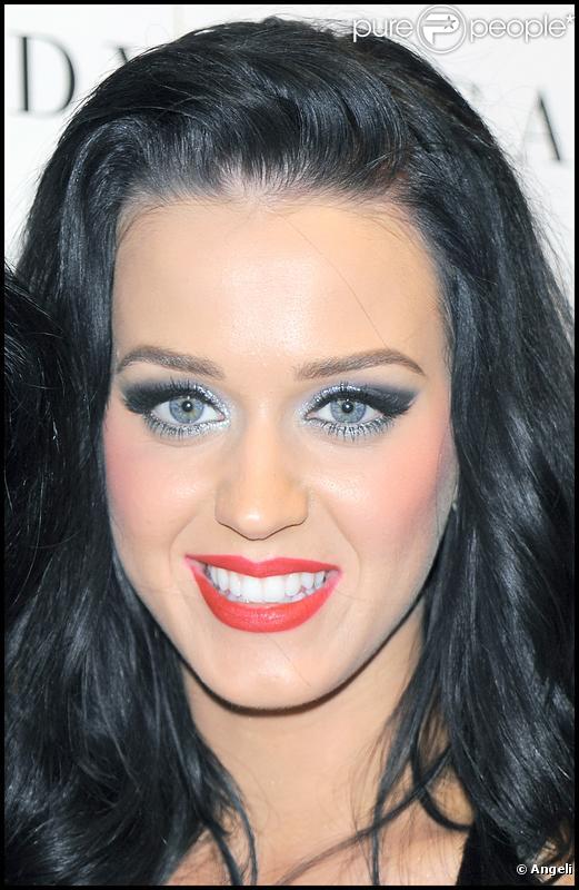 La délirante chanteuse Katy Perry fait elle aussi partie de ses artistes qui prennent grand soin de leur apparence... 