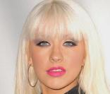 Christina Aguilera : le mot artifice l'a défini parfaitement... Le maquillage c'est sa vie ! 
