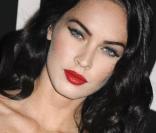 La torride Megan Fox est toujours impeccable des sourcils à la bouche, en passant par le teint et le regard bien sûr ! N'est pas une bombe sexy qui veut ! 