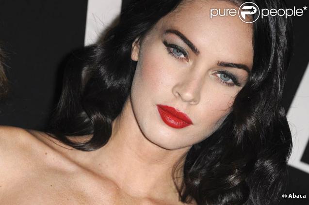 La torride Megan Fox est toujours impeccable des sourcils à la bouche, en passant par le teint et le regard bien sûr ! N'est pas une bombe sexy qui veut ! 