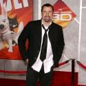 John Travolta plus violent que jamais : il met Paris à feu et à sang ! Regardez !