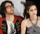 Sean Lennon, Charlotte K  e  mp Muhl et Yoko Ono très attentifs le 18/09/09 lors d'un défilé de la Fashion Week londonienne.