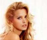 Petra Nemcova pose pour les Jeans Rampage...