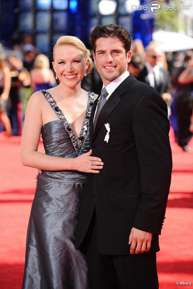 Adrienne Frantz et Scott Bailey à la 61 cérémonie des Emmy Awards. 20/09/09