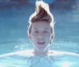 Elly Jackson de La Roux dans le clip de  I'm not your toy 