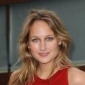 Quand Leelee Sobieski nous dévoile ses rondeurs dans une sublime robe rouge... C'est trop sexy !