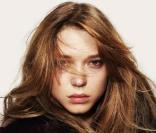 Léa Seydoux pour Uniqlo