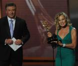Jessica Lange et Alec Baldwin, dimanche soir à la cérémonie des Emmy Awards.