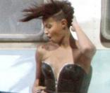 Armelle Berrabah et les Sugababes sur le tournage du clip de About a girl, le 22 septembre 2009