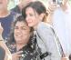 Courteney Cox et une fan en arrivant au Jimmy Kimmel Show, le 23/09/09