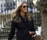 Elle MacPherson s'offre une petite balade à Londres