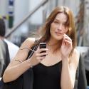 Carla Bruni reprend en duo un titre des Beatles avec Harry Connick Jr. : écoutez "And I love her" !