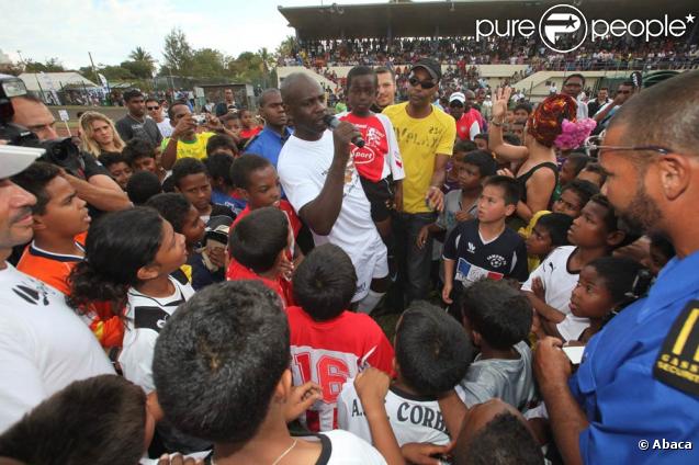 Dimanche 27 septembre sur l'île de La Réunion, Lilan Thuram vient à la rencontre des jeunes dans le cadre de sa fondation contre le racisme.