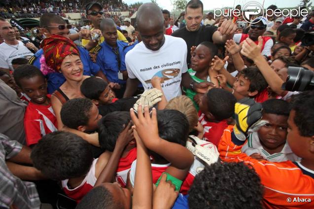 Dimanche 27 septembre sur l'île de La Réunion, Lilan Thuram vient à la rencontre des jeunes dans le cadre de sa fondation contre le racisme.
