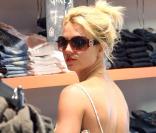 Britney s'offre une séance de shopping à Malibu, le 29 septembre.