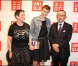 Colette Roussaux et sa fille Sarah Lerfel  à l'inauguration de la boutique Uniqlo, à Paris 9e. Elles posent aux côtés de Tadashi Yanai, PDG du groupe qui détient la marque. 30/09/09