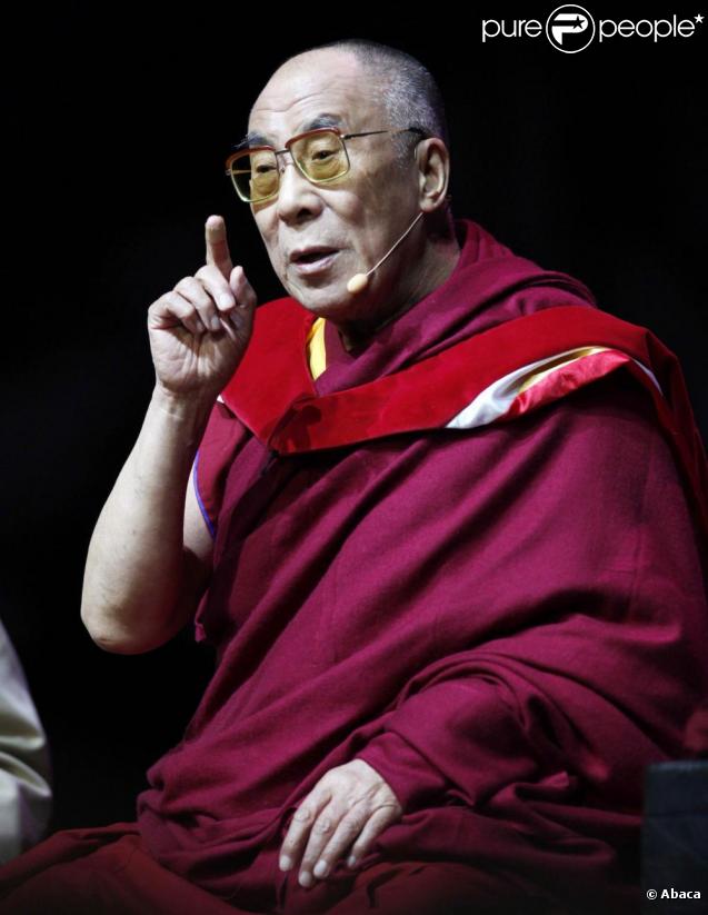 Le Dalaï Lama est à Calgary, au Canada. Il participe à une conférence. 30/09/09