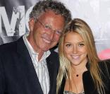 Générale de presse de Mozart, l'opéra rock, le 1er octobre 2009 au Palais des Sports de Paris : Nelson Monfort et sa fille Victoria 