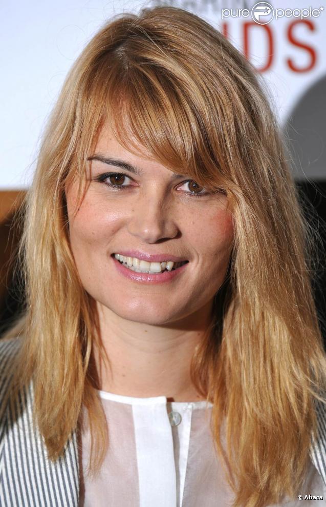 La jolie Marina Hands, à l'occasion de l'avant-première de  Mères et Filles , à l'UGC Ciné-Cité des Halles de Paris, le 5 octobre 2009 !