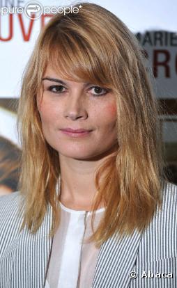 La ravissante Marina Hands, à l'occasion de l'avant-première de  Mères et Filles , à l'UGC Ciné-Cité des Halles de Paris, le 5 octobre 2009 !