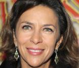 Corinne Touzet arrive à Bobino pour assister au spectacle 