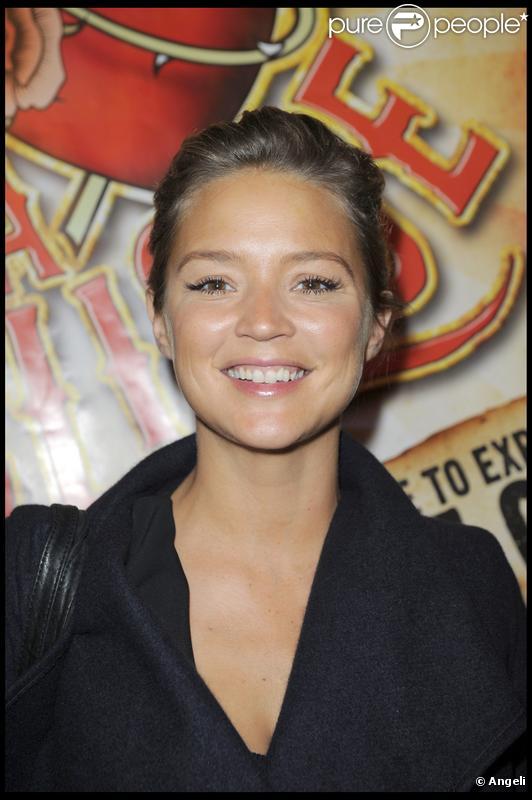Virginie Efira arrive à Bobino pour voir 