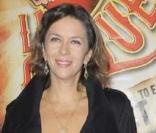 Corinne Touzet arrive à Bobino pour voir 